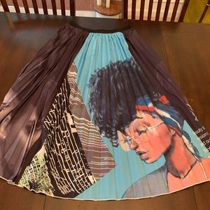 Boutique pleated skirt with print